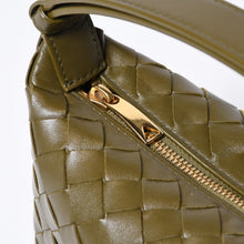 Load image into Gallery viewer, 新品同様 BOTTEGAVENETA ボッテガヴェネタ イントレチャート ミニウォレス ワンショルダーバッグ カーキ カーフ レザー ゴールド金具 中古 4b013604