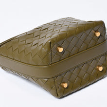 Load image into Gallery viewer, 新品同様 BOTTEGAVENETA ボッテガヴェネタ イントレチャート ミニウォレス ワンショルダーバッグ カーキ カーフ レザー ゴールド金具 中古 4b013604