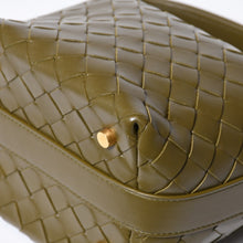 Load image into Gallery viewer, 新品同様 BOTTEGAVENETA ボッテガヴェネタ イントレチャート ミニウォレス ワンショルダーバッグ カーキ カーフ レザー ゴールド金具 中古 4b013604