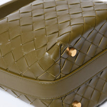 Load image into Gallery viewer, 新品同様 BOTTEGAVENETA ボッテガヴェネタ イントレチャート ミニウォレス ワンショルダーバッグ カーキ カーフ レザー ゴールド金具 中古 4b013604