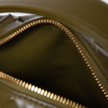 Load image into Gallery viewer, 新品同様 BOTTEGAVENETA ボッテガヴェネタ イントレチャート ミニウォレス ワンショルダーバッグ カーキ カーフ レザー ゴールド金具 中古 4b013604