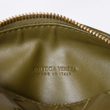 Load image into Gallery viewer, 新品同様 BOTTEGAVENETA ボッテガヴェネタ イントレチャート ミニウォレス ワンショルダーバッグ カーキ カーフ レザー ゴールド金具 中古 4b013604