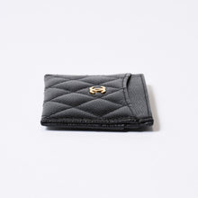 Load image into Gallery viewer, 極美品 CHANEL シャネル マトラッセ ココマーク カードケース AP0213 ランダム番台 ブラック キャビアスキン 中古 4b013729