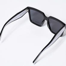 Load image into Gallery viewer, 極美品 PRADA プラダ サングラス アイウェア SPR24Z_E1AB_F05S0_C_A057 サイズ57-14-140 ブラック 中古 4b013720