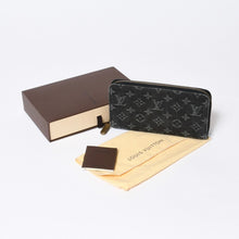 Load image into Gallery viewer, 極美品 LOUIS VUITTON ルイヴィトン ジッピーウォレット 長財布 M95614 モノグラムデニム ブラック ゴールド金具 中古 4b013717