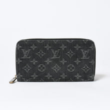 Load image into Gallery viewer, 極美品 LOUIS VUITTON ルイヴィトン ジッピーウォレット 長財布 M95614 モノグラムデニム ブラック ゴールド金具 中古 4b013717