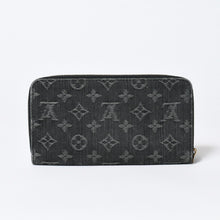 Load image into Gallery viewer, 極美品 LOUIS VUITTON ルイヴィトン ジッピーウォレット 長財布 M95614 モノグラムデニム ブラック ゴールド金具 中古 4b013717