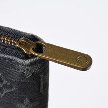 Load image into Gallery viewer, 極美品 LOUIS VUITTON ルイヴィトン ジッピーウォレット 長財布 M95614 モノグラムデニム ブラック ゴールド金具 中古 4b013717