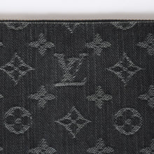 Load image into Gallery viewer, 極美品 LOUIS VUITTON ルイヴィトン ジッピーウォレット 長財布 M95614 モノグラムデニム ブラック ゴールド金具 中古 4b013717