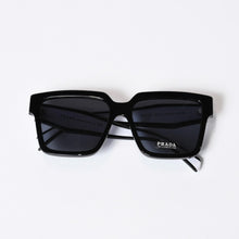 Load image into Gallery viewer, 極美品 PRADA プラダ サングラス アイウェア SPR24Z_E1AB_F05S0_C_A057 サイズ57-14-140 ブラック 中古 4b013720