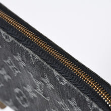 Load image into Gallery viewer, 極美品 LOUIS VUITTON ルイヴィトン ジッピーウォレット 長財布 M95614 モノグラムデニム ブラック ゴールド金具 中古 4b013717