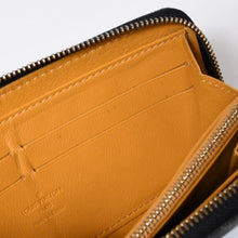 Load image into Gallery viewer, 極美品 LOUIS VUITTON ルイヴィトン ジッピーウォレット 長財布 M95614 モノグラムデニム ブラック ゴールド金具 中古 4b013717