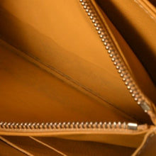 Load image into Gallery viewer, 極美品 LOUIS VUITTON ルイヴィトン ジッピーウォレット 長財布 M95614 モノグラムデニム ブラック ゴールド金具 中古 4b013717