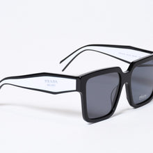 Load image into Gallery viewer, 極美品 PRADA プラダ サングラス アイウェア SPR24Z_E1AB_F05S0_C_A057 サイズ57-14-140 ブラック 中古 4b013720