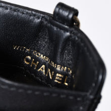 Load image into Gallery viewer, 新品未使用品 CHANEL シャネル ココマーク チェーンストラップ付き カードケース 30番台 ブラック ラムスキン 中古 4b013614