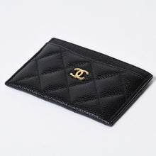 Load image into Gallery viewer, 極美品 CHANEL シャネル マトラッセ ココマーク カードケース AP0213 ランダム番台 ブラック ボルドー キャビアスキン 中古 4b013611