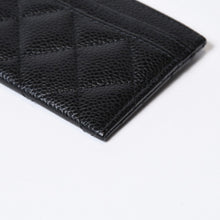 Load image into Gallery viewer, 極美品 CHANEL シャネル マトラッセ ココマーク カードケース AP0213 ランダム番台 ブラック ボルドー キャビアスキン 中古 4b013611