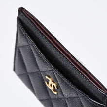Load image into Gallery viewer, 極美品 CHANEL シャネル マトラッセ ココマーク カードケース AP0213 ランダム番台 ブラック ボルドー キャビアスキン 中古 4b013611