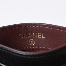 Load image into Gallery viewer, 極美品 CHANEL シャネル マトラッセ ココマーク カードケース AP0213 ランダム番台 ブラック ボルドー キャビアスキン 中古 4b013611