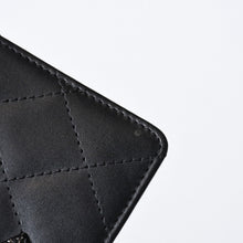 Load image into Gallery viewer, CHANEL シャネル カンボンライン ココマーク マトラッセ カードケース 17番台 ブラック ピンク カーフスキン 美品 中古 4b013610