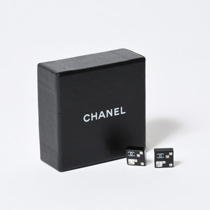 CHANEL シャネル ココマーク ピアス 重量約２.45g 05A刻印 アクリル ラインストーン ブラック クリア シルバー 両耳用 良品 中古 4b013728