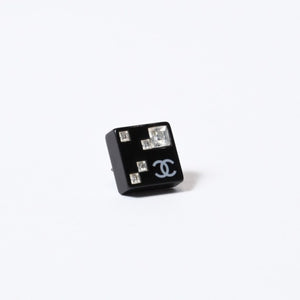 CHANEL シャネル ココマーク ピアス 重量約２.45g 05A刻印 アクリル ラインストーン ブラック クリア シルバー 両耳用 良品 中古 4b013728