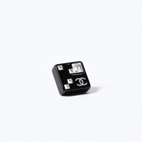 CHANEL シャネル ココマーク ピアス 重量約２.45g 05A刻印 アクリル ラインストーン ブラック クリア シルバー 両耳用 良品 中古 4b013728