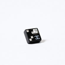 Load image into Gallery viewer, CHANEL シャネル ココマーク ピアス 重量約２.45g 05A刻印 アクリル ラインストーン ブラック クリア シルバー 両耳用 良品 中古 4b013728