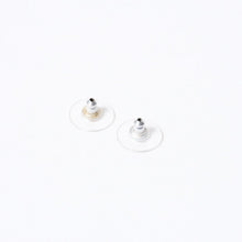 Load image into Gallery viewer, CHANEL シャネル ココマーク ピアス 重量約２.45g 05A刻印 アクリル ラインストーン ブラック クリア シルバー 両耳用 良品 中古 4b013728