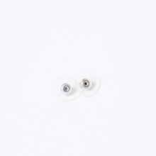 Load image into Gallery viewer, CHANEL シャネル ココマーク ピアス 重量約２.45g 05A刻印 アクリル ラインストーン ブラック クリア シルバー 両耳用 良品 中古 4b013728