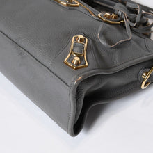 Load image into Gallery viewer, BALENCIAGA バレンシアガ メタリック エッジ シティ ハンドバッグ 2WAY 432831 レザー グレー ゴールド金具 美品 中古 4b013703