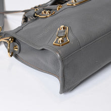 Load image into Gallery viewer, BALENCIAGA バレンシアガ メタリック エッジ シティ ハンドバッグ 2WAY 432831 レザー グレー ゴールド金具 美品 中古 4b013703