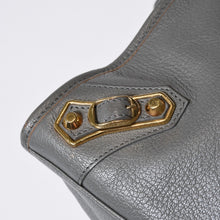 Load image into Gallery viewer, BALENCIAGA バレンシアガ メタリック エッジ シティ ハンドバッグ 2WAY 432831 レザー グレー ゴールド金具 美品 中古 4b013703