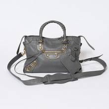 Load image into Gallery viewer, BALENCIAGA バレンシアガ メタリック エッジ シティ ハンドバッグ 2WAY 432831 レザー グレー ゴールド金具 美品 中古 4b013703