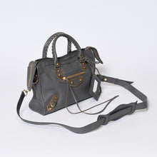 Load image into Gallery viewer, BALENCIAGA バレンシアガ メタリック エッジ シティ ハンドバッグ 2WAY 432831 レザー グレー ゴールド金具 美品 中古 4b013703