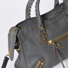 Load image into Gallery viewer, BALENCIAGA バレンシアガ メタリック エッジ シティ ハンドバッグ 2WAY 432831 レザー グレー ゴールド金具 美品 中古 4b013703