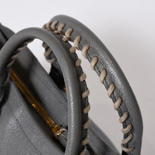Load image into Gallery viewer, BALENCIAGA バレンシアガ メタリック エッジ シティ ハンドバッグ 2WAY 432831 レザー グレー ゴールド金具 美品 中古 4b013703