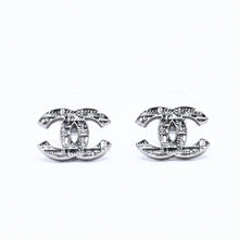 Load image into Gallery viewer, CHANEL シャネル チェーン柄 ココマーク ピアス 両耳用 B14ASV刻印 重量2.2g シルバー メタル 美品 中古 4b012967