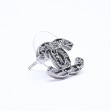 Load image into Gallery viewer, CHANEL シャネル チェーン柄 ココマーク ピアス 両耳用 B14ASV刻印 重量2.2g シルバー メタル 美品 中古 4b012967