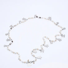 Load image into Gallery viewer, CHANEL シャネル ネックレス ビーズ 雪柄 クリスマスツリー メタル ホワイト シルバー金具 美品 中古 4b012152