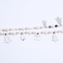 Load image into Gallery viewer, CHANEL シャネル ネックレス ビーズ 雪柄 クリスマスツリー メタル ホワイト シルバー金具 美品 中古 4b012152