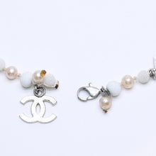 Load image into Gallery viewer, CHANEL シャネル ネックレス ビーズ 雪柄 クリスマスツリー メタル ホワイト シルバー金具 美品 中古 4b012152