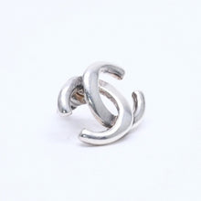 Load image into Gallery viewer, CHANEL シャネル ココマーク シルバーピアス メタル 01P刻印 アクセサリー 両耳用 イヤリング 重量4.01g フランス製 美品 中古 4c073161