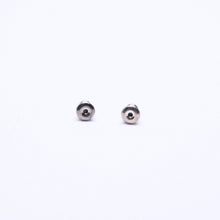 Load image into Gallery viewer, CHANEL シャネル ココマーク シルバーピアス メタル 01P刻印 アクセサリー 両耳用 イヤリング 重量4.01g フランス製 美品 中古 4c073161