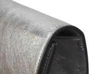 Load image into Gallery viewer, 極美品 YVES SAINT LAURENT イブ サンローラン クラッチバッグ シルバー アクセサリーポーチ 361120 中古 4b001387