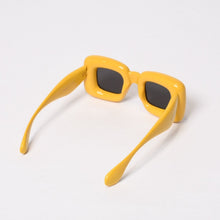 画像をギャラリービューアに読み込む, 極美品 LOEWE ロエベ サングラス LW40051F サイズ41□28 145 イエロー プラスチック 中古 4b013975