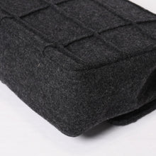 Load image into Gallery viewer, 極美品 CHANEL シャネル 2.55 Sフラップ Wチェーンショルダーバッグ 5番台 ココマーク チョコバー ウール フェルト グレー 中古 4b013941