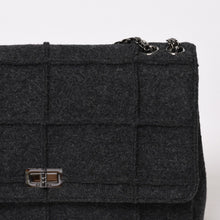 Load image into Gallery viewer, 極美品 CHANEL シャネル 2.55 Sフラップ Wチェーンショルダーバッグ 5番台 ココマーク チョコバー ウール フェルト グレー 中古 4b013941