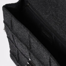 Load image into Gallery viewer, 極美品 CHANEL シャネル 2.55 Sフラップ Wチェーンショルダーバッグ 5番台 ココマーク チョコバー ウール フェルト グレー 中古 4b013941