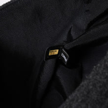 Load image into Gallery viewer, 極美品 CHANEL シャネル 2.55 Sフラップ Wチェーンショルダーバッグ 5番台 ココマーク チョコバー ウール フェルト グレー 中古 4b013941